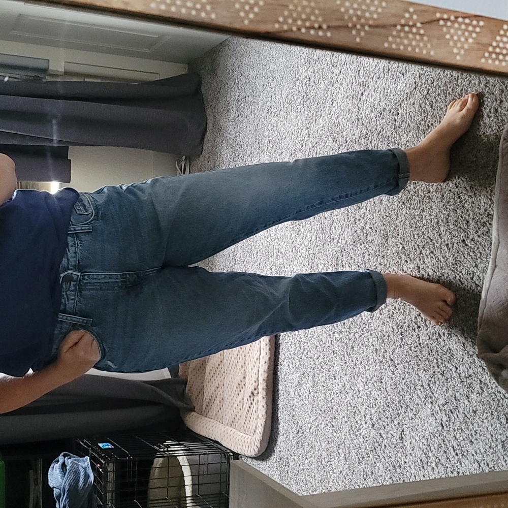 STUNNING UNIVERSAL THREAD JEANS